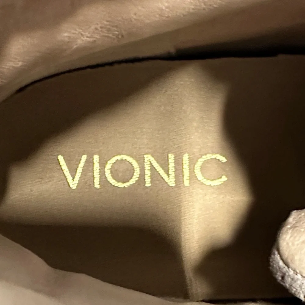 Vionic Jenning Light Gray Suede High‎ Top Athletic Shoe Sneaker Women's Size 8